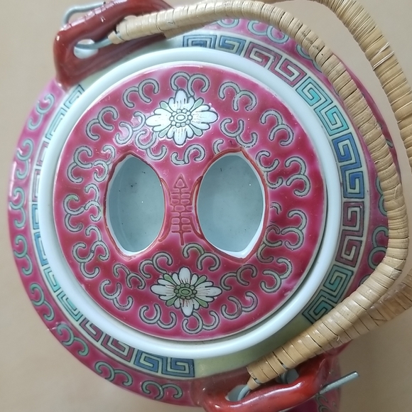 Vintage Chinese Rose Medallion Porcelain Tea Pot and Dozen (12) Tea Cups . - Picture 9 of 10